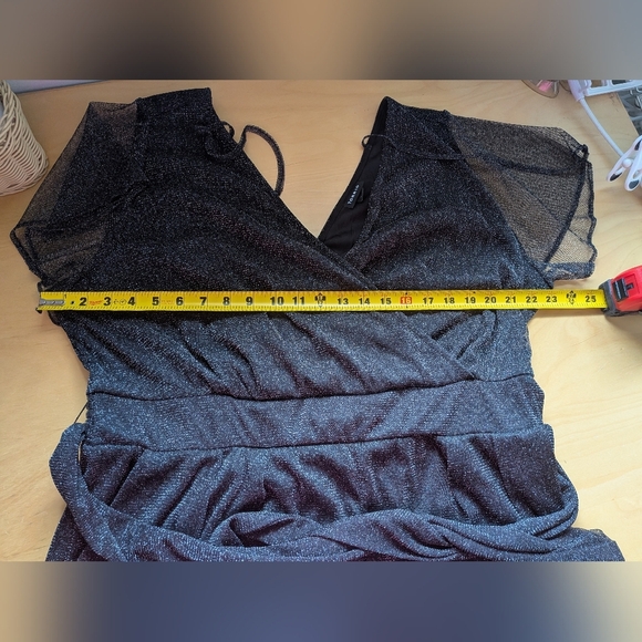 TORRID Glitter Lurex Flutter Sleeve Surplice Romper Size 2 = 2X Black - Picture 12 of 13